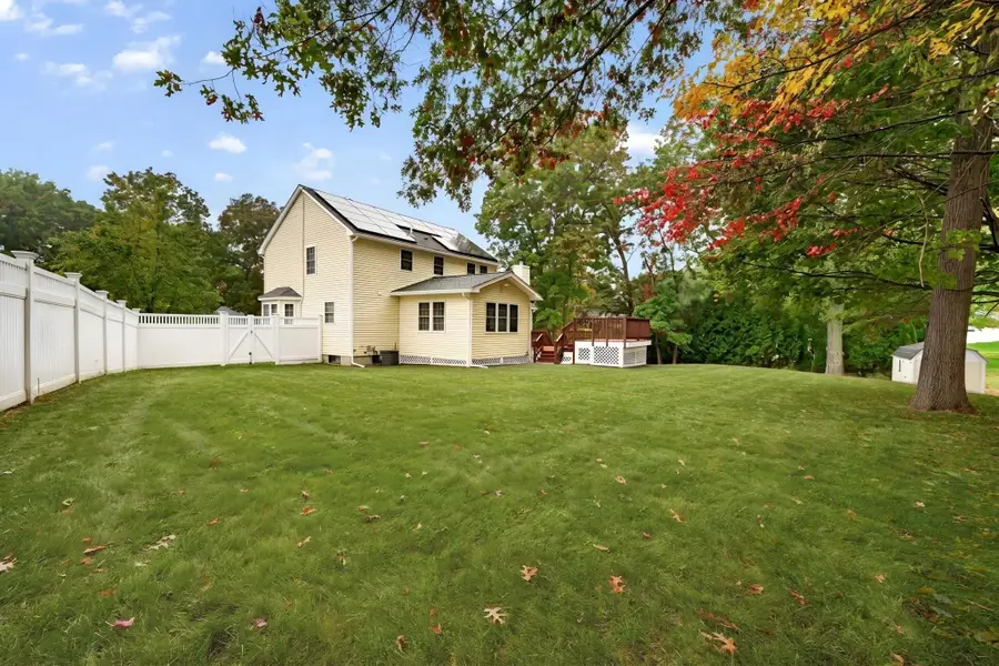 16 Horseshoe Ln, Clinton, MA 01510 - #3