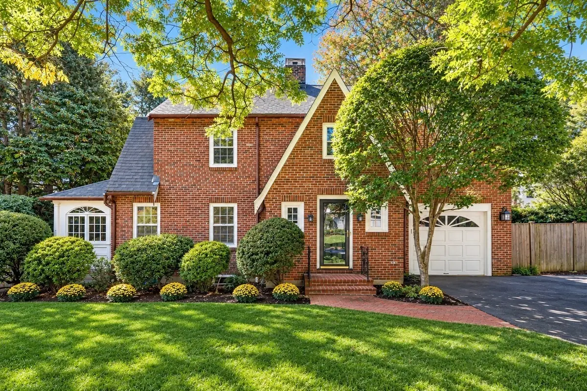 20 Shaw Rd, Wellesley, MA 02481 - #1
