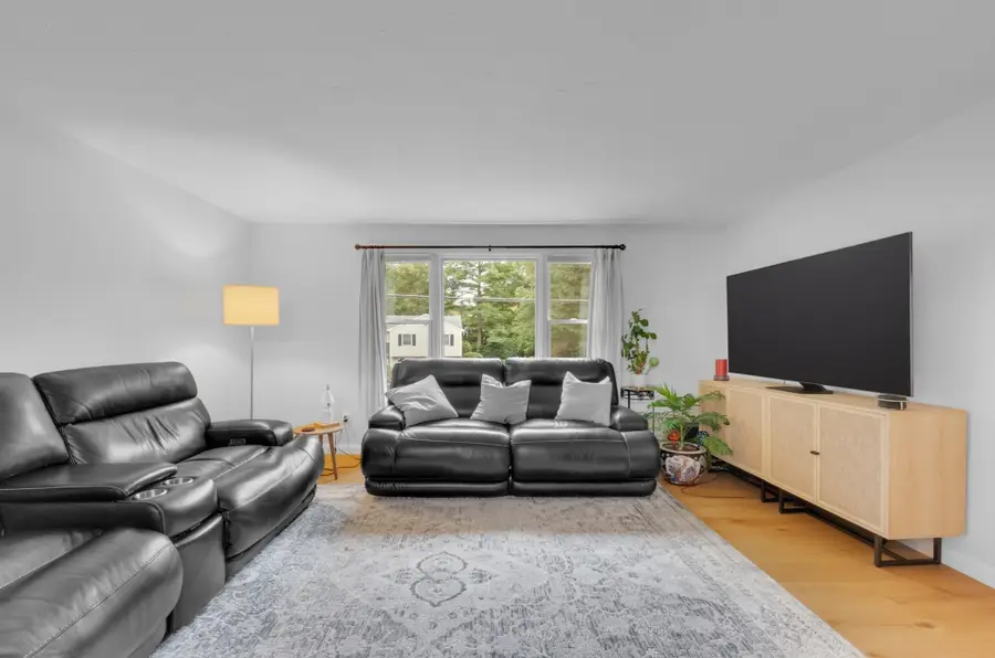 7 Garrison Dr, Plainville, MA 02762 - #3