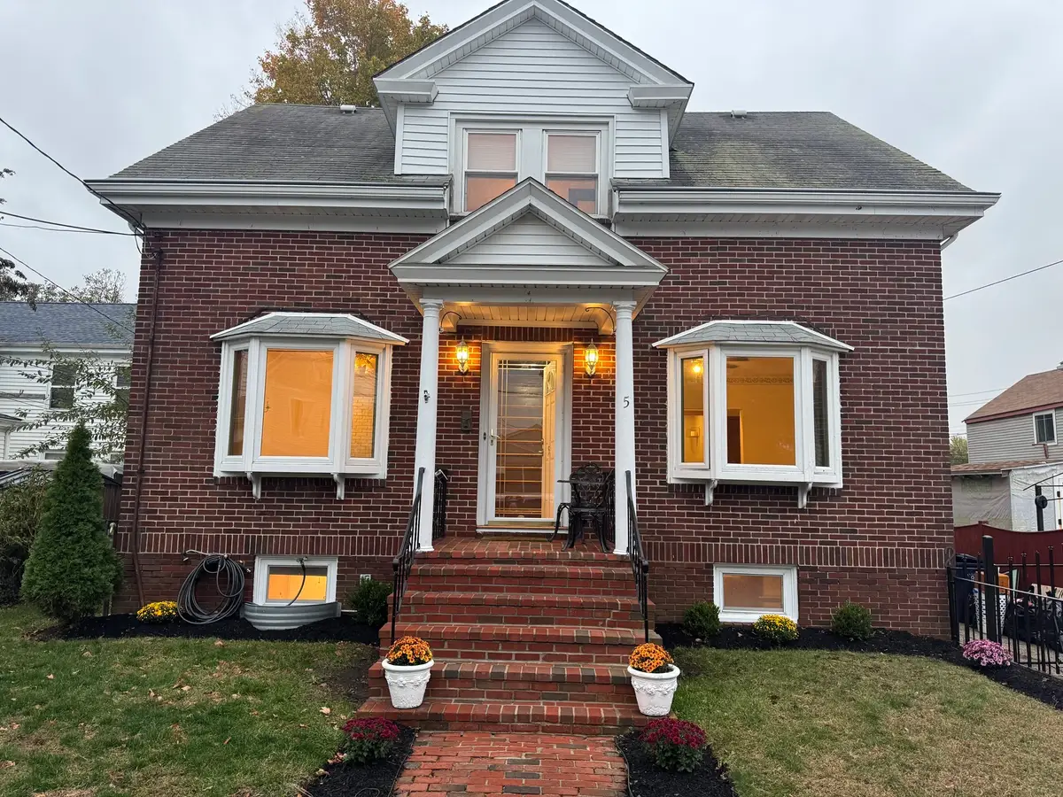 5 Everett St, Boston, MA 02122 - #1