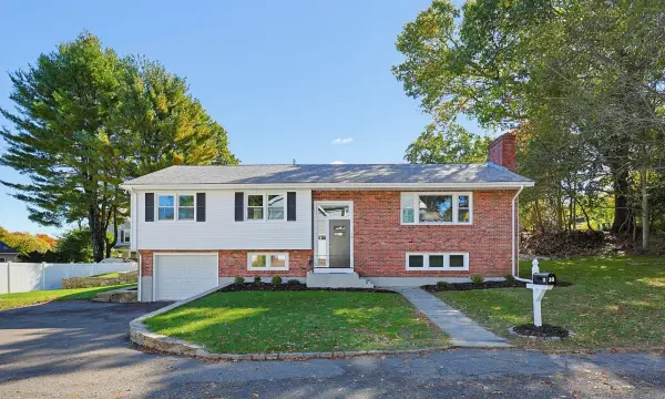 30 Taft Ln, Dedham, MA 02026