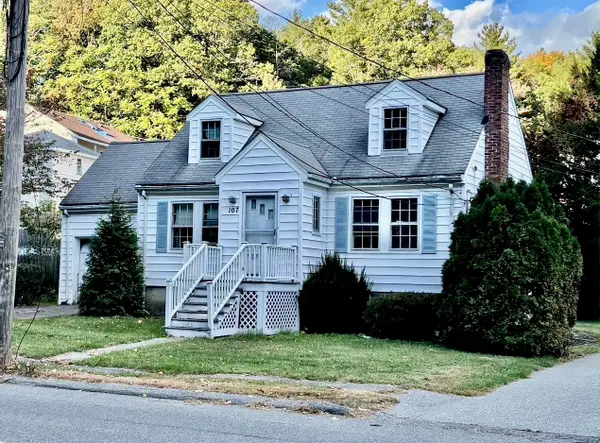 107 Spring St, Wakefield, MA 01880