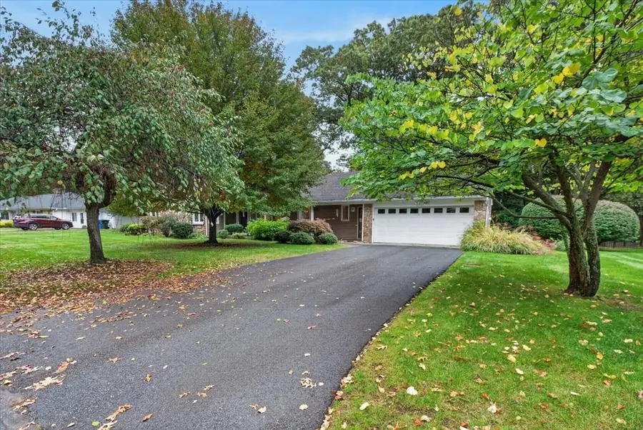 25 Ridgeway Circle, Springfield, MA 01118 - #2