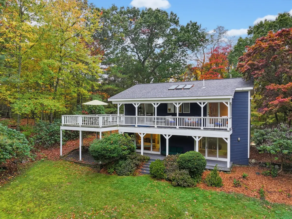 4 Hill St, Medway, MA 02053 - #1