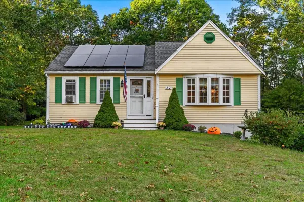 37 Donna Dr, Plymouth, MA 02360