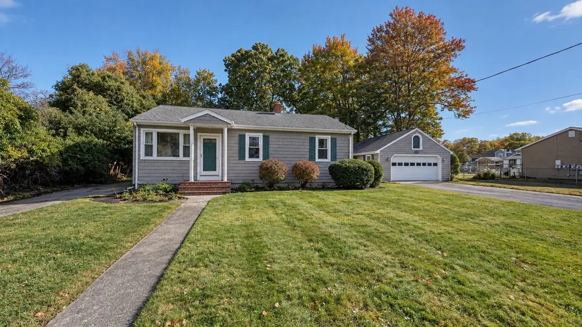 16 Clinton St, Dartmouth, MA 02748 - #1