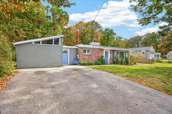 61 Damon Avenue, Holbrook, MA 02343