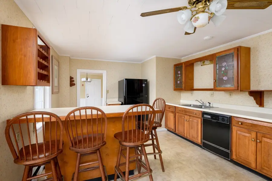 50 Pleasant St, Barre, MA 01005 - #3