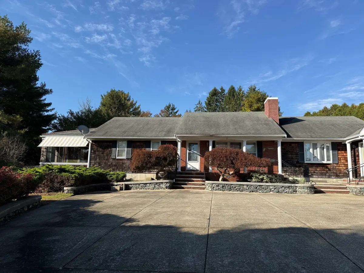 7 Fallon Dr, Westport, MA 02790 - #1