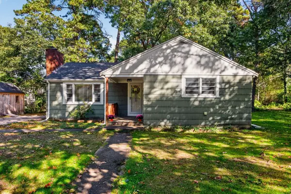 20 Frances Helen Rd, Yarmouth, MA 02675