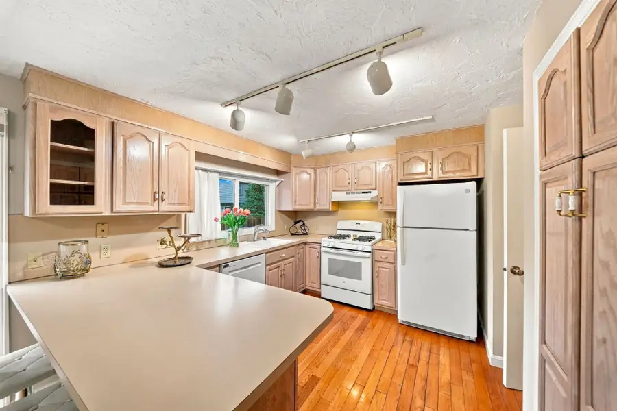 399 Pond St #D1, Braintree, MA 02184 - #3