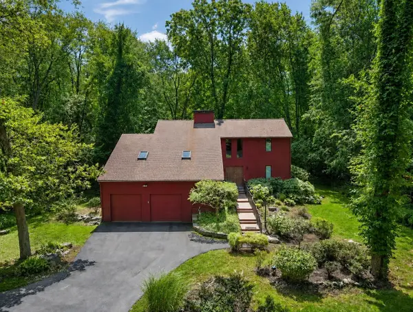 9 Running Stream Rd, Rehoboth, MA 02769