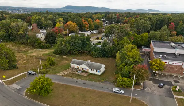 523 James St, Chicopee, MA 01020
