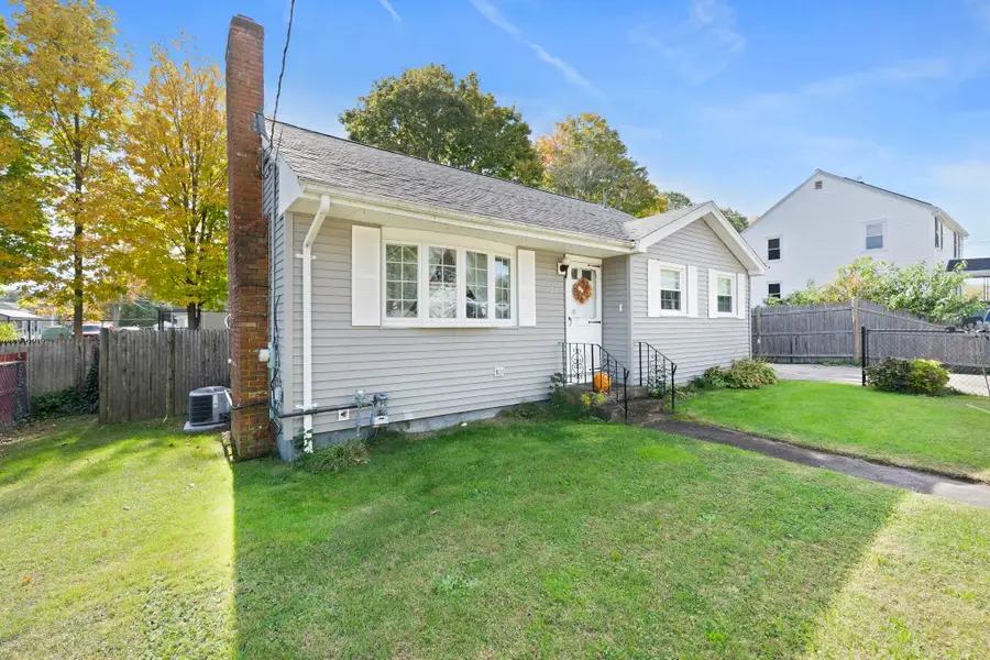 29 Aberdeen St, Brockton, MA 02302 - #3