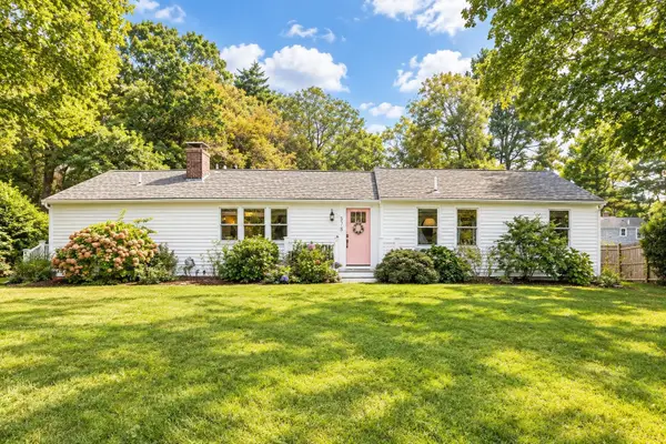 376 Nottingham Dr, Barnstable, MA 02632