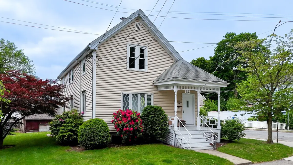 142 Dale St, Waltham, MA 02451 - #1