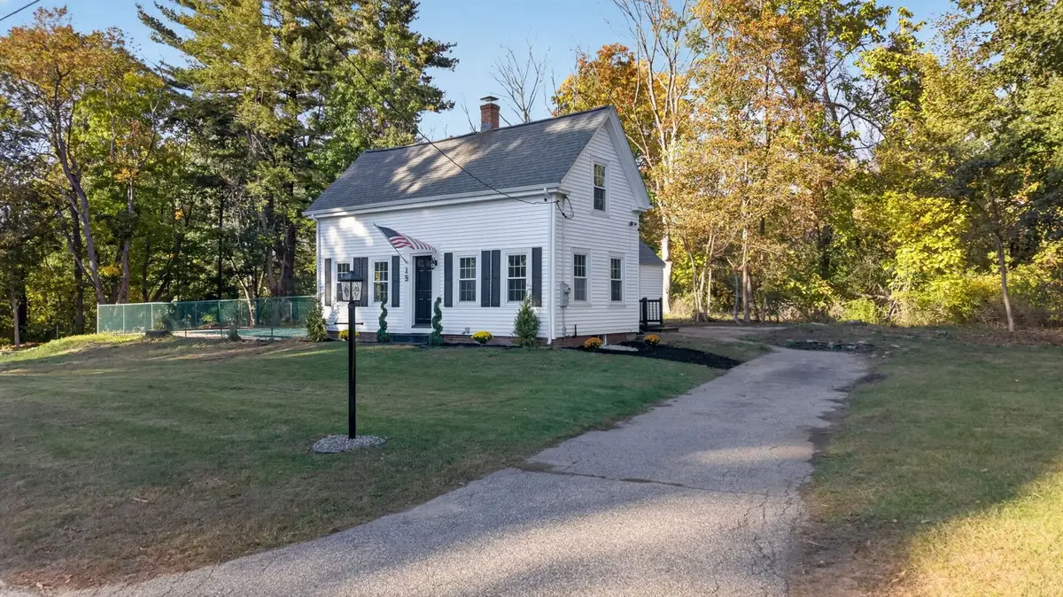 19 Dwinnell Street, Groveland, MA 01834 - #1