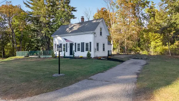 19 Dwinnell Street, Groveland, MA 01834