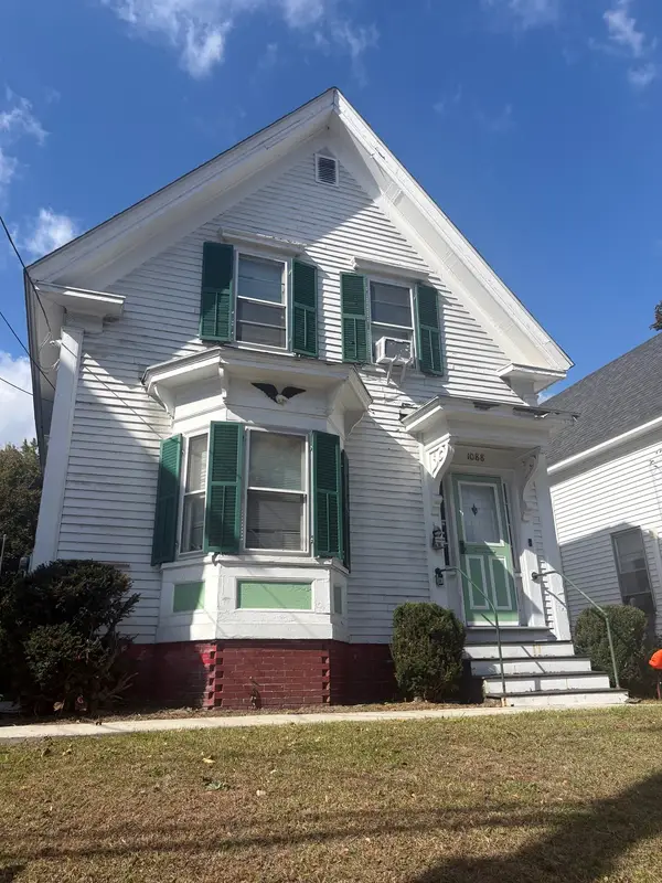 1088 Bridge St, Lowell, MA 01850