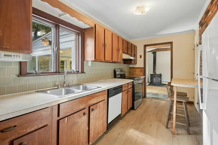 39 Mellen St, Hopedale, MA 01747 - #3