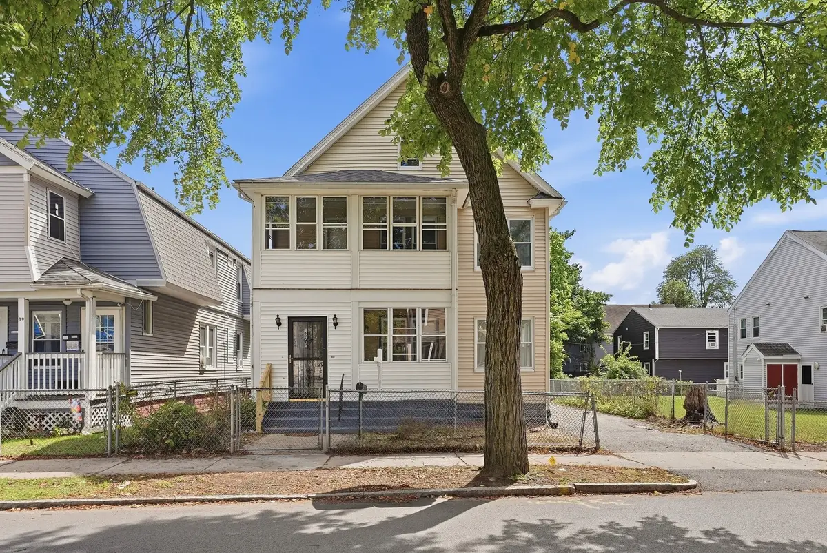 35-37 Acorn St, Springfield, MA 01109 - #1