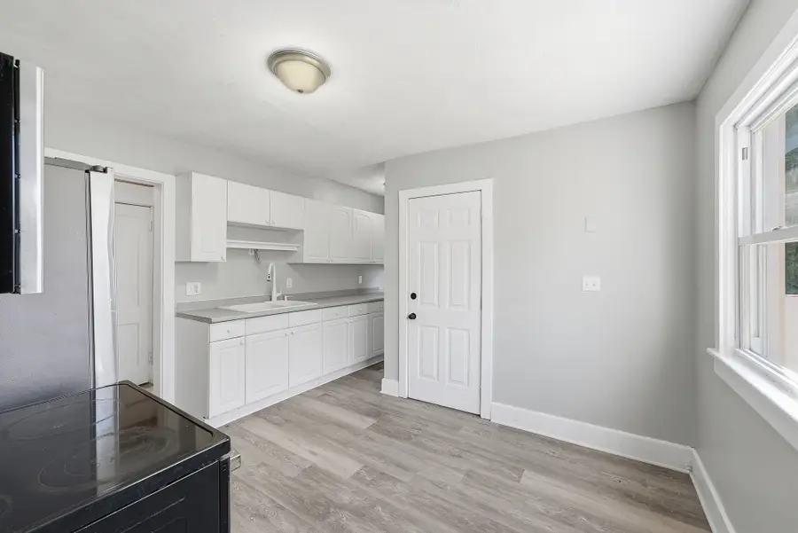 35-37 Acorn St, Springfield, MA 01109 - #3