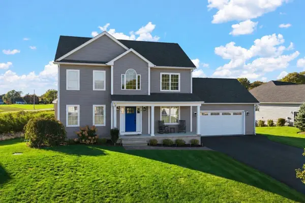 8 Lannister Ln, Seekonk, MA 02771