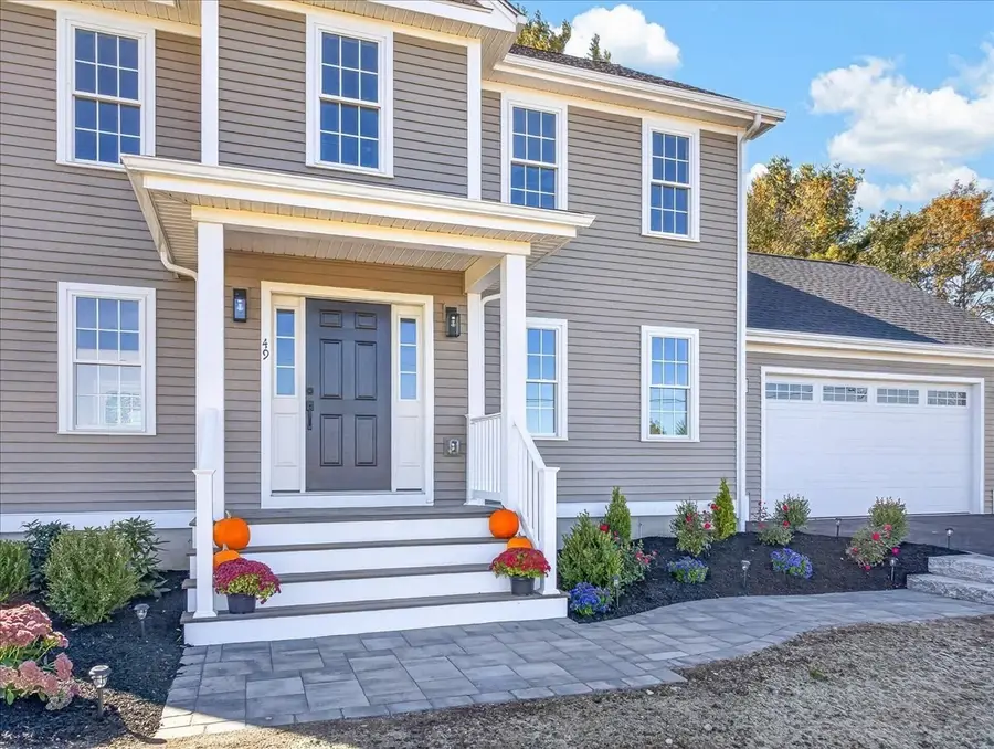 49 Thompson St, Middleboro, MA 02346 - #3