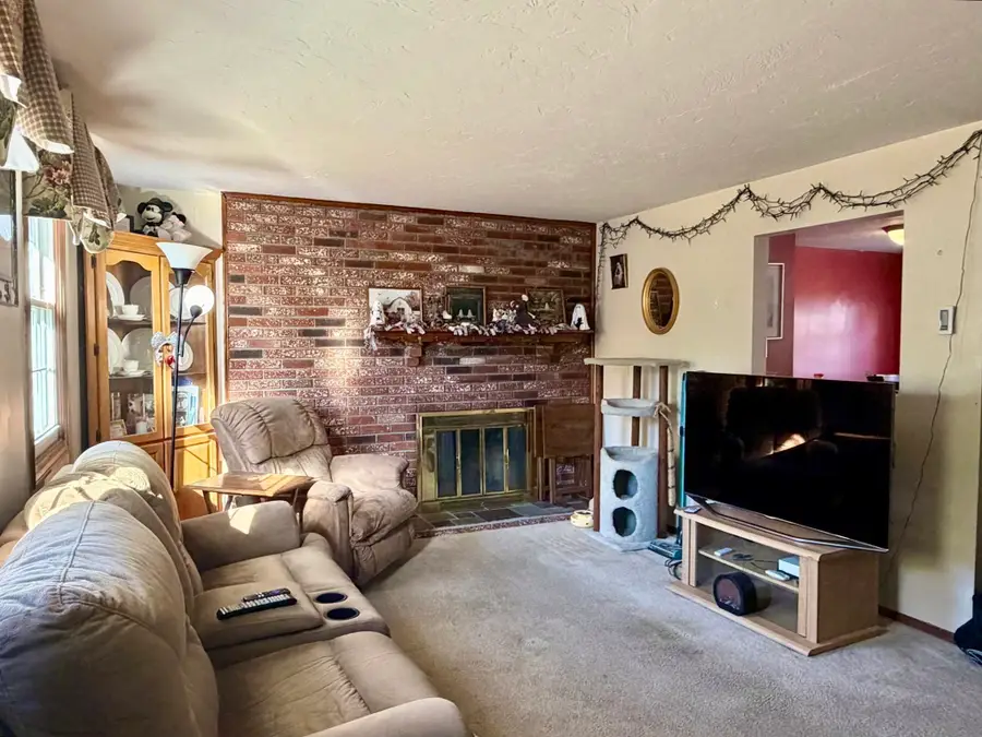 27 Tiffany Cir #27, Millbury, MA 01527 - #2