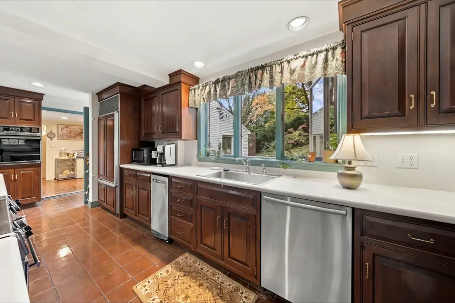 102 Central St, Hingham, MA 02043 - #3