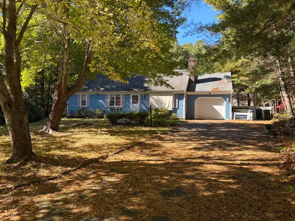 30 Overlook Cir, Falmouth, MA 02536