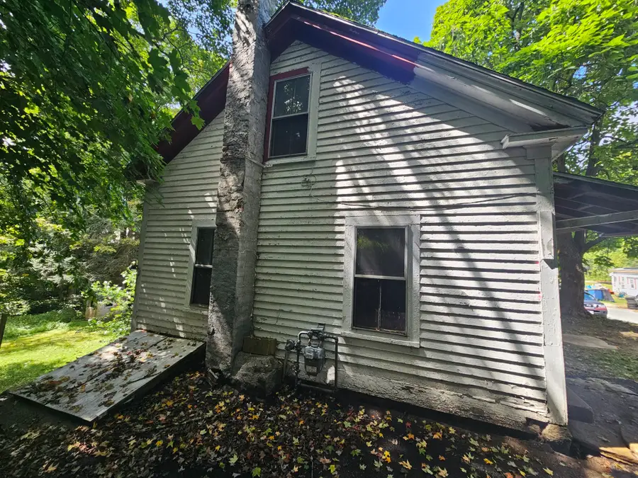 28 Carpenter St, Warren, MA 01083 - #3