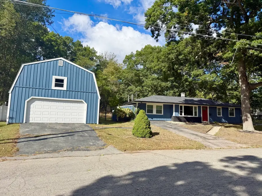 124 Sharon St, Brockton, MA 02302 - #3