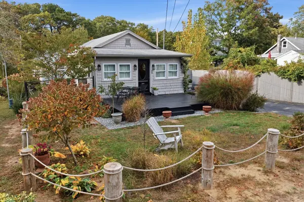 20 Fairbanks St, Wareham, MA 02571