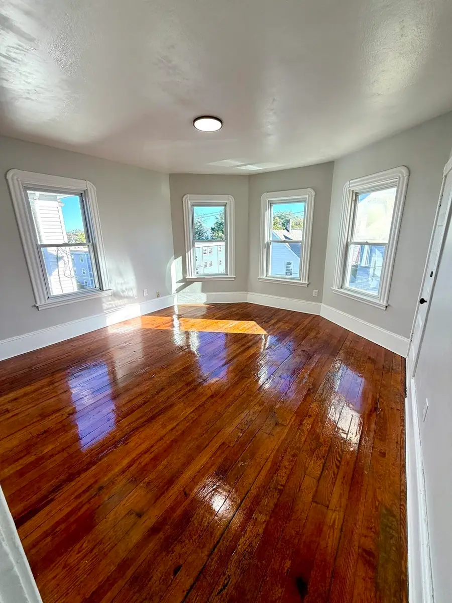 25 Adams St, New Bedford, MA 02746 - #3