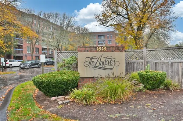 22 Railroad St #314, Andover, MA 01810