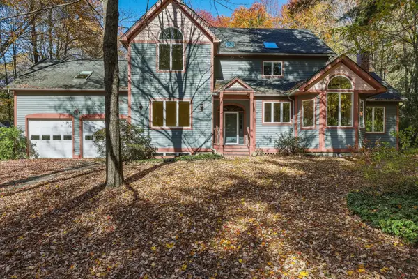 521 Old Farm Rd, Amherst, MA 01002
