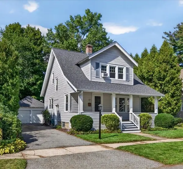 26 Homecrest St, Longmeadow, MA 01106