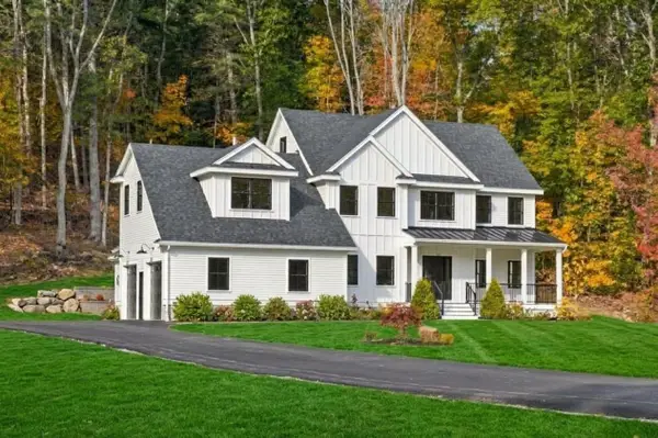 106 Spofford Rd, Boxford, MA 01921