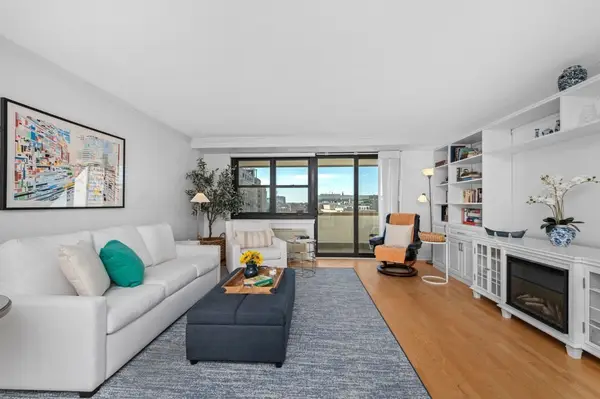 2 Hawthorne Place #15R, Boston, MA 02114