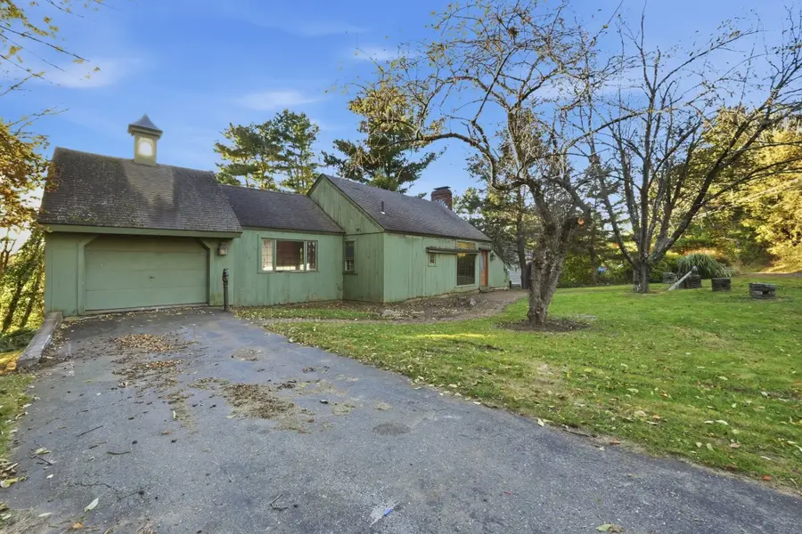 8 Pumpkin Ln, Charlton, MA 01507 - #2