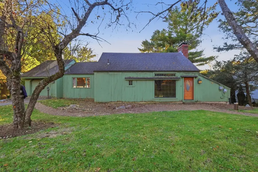 8 Pumpkin Ln, Charlton, MA 01507 - #3