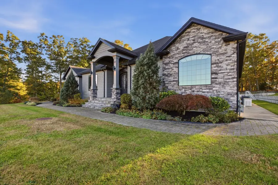 77 Kendra Cir, Swansea, MA 02777 - #2