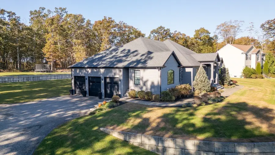 77 Kendra Cir, Swansea, MA 02777 - #3