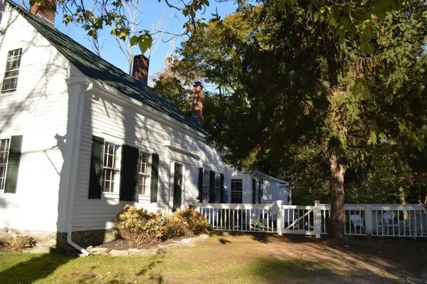 1015 Hortonville Rd, Swansea, MA 02777