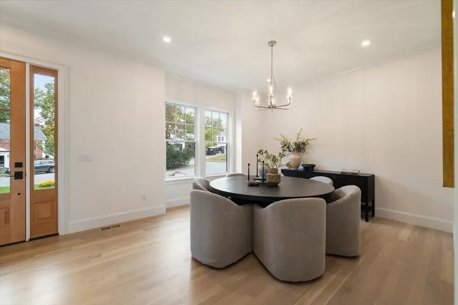 15 Lafayette Cir, Wellesley, MA 02482 - #3