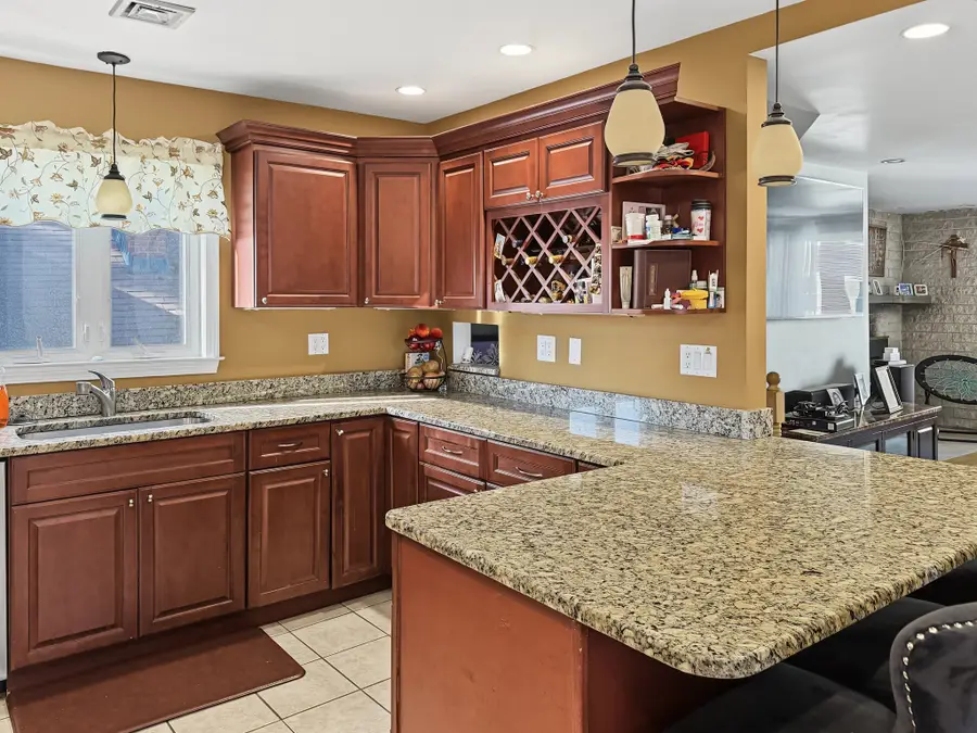 24 Charles St, Watertown, MA 02472 - #2