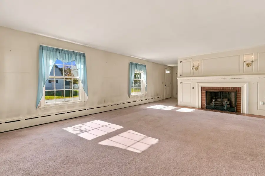 21 Vernon St, Oxford, MA 01540 - #3