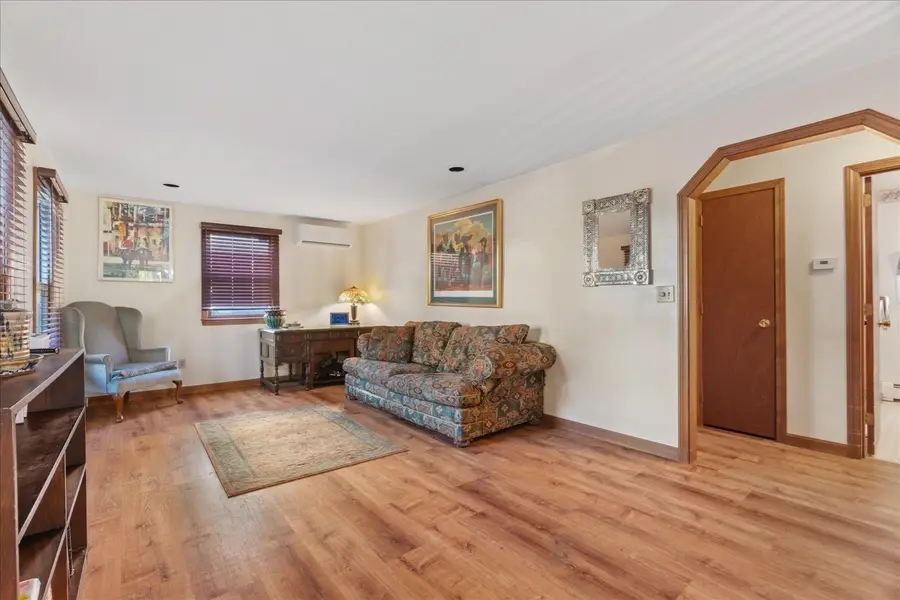59 Iroquois Street, Worcester, MA 01602 - #3