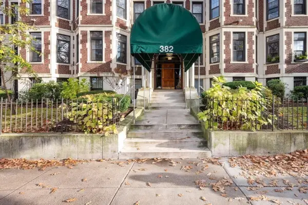 382 Riverway #2, Boston, MA 02115